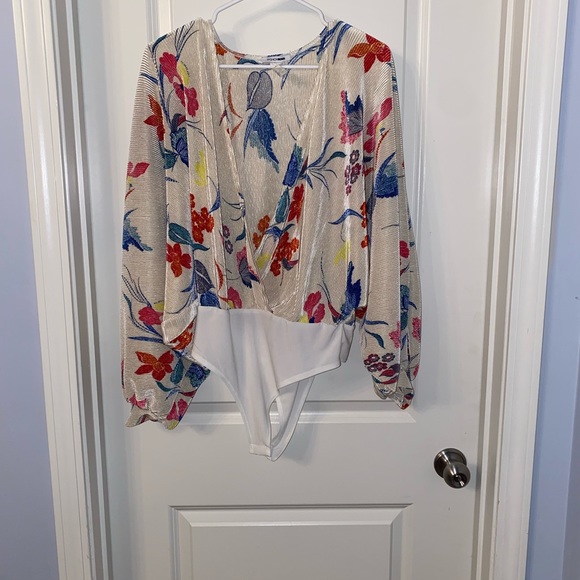 Fashion Nova Tops - Floral accordion style bodysuit